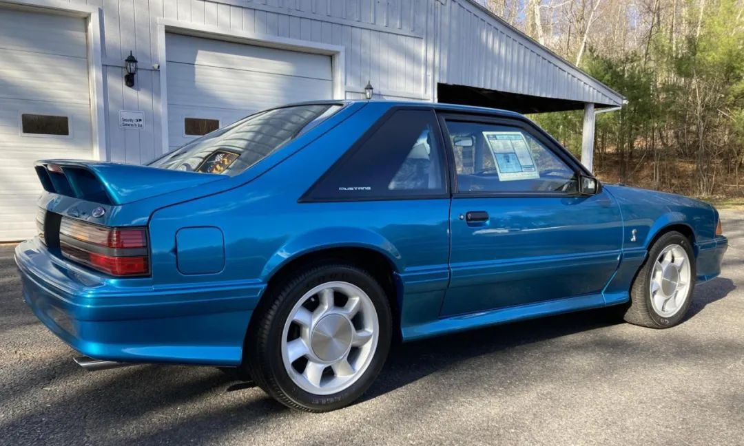 1993年第三代福特野马太像家用车了吧