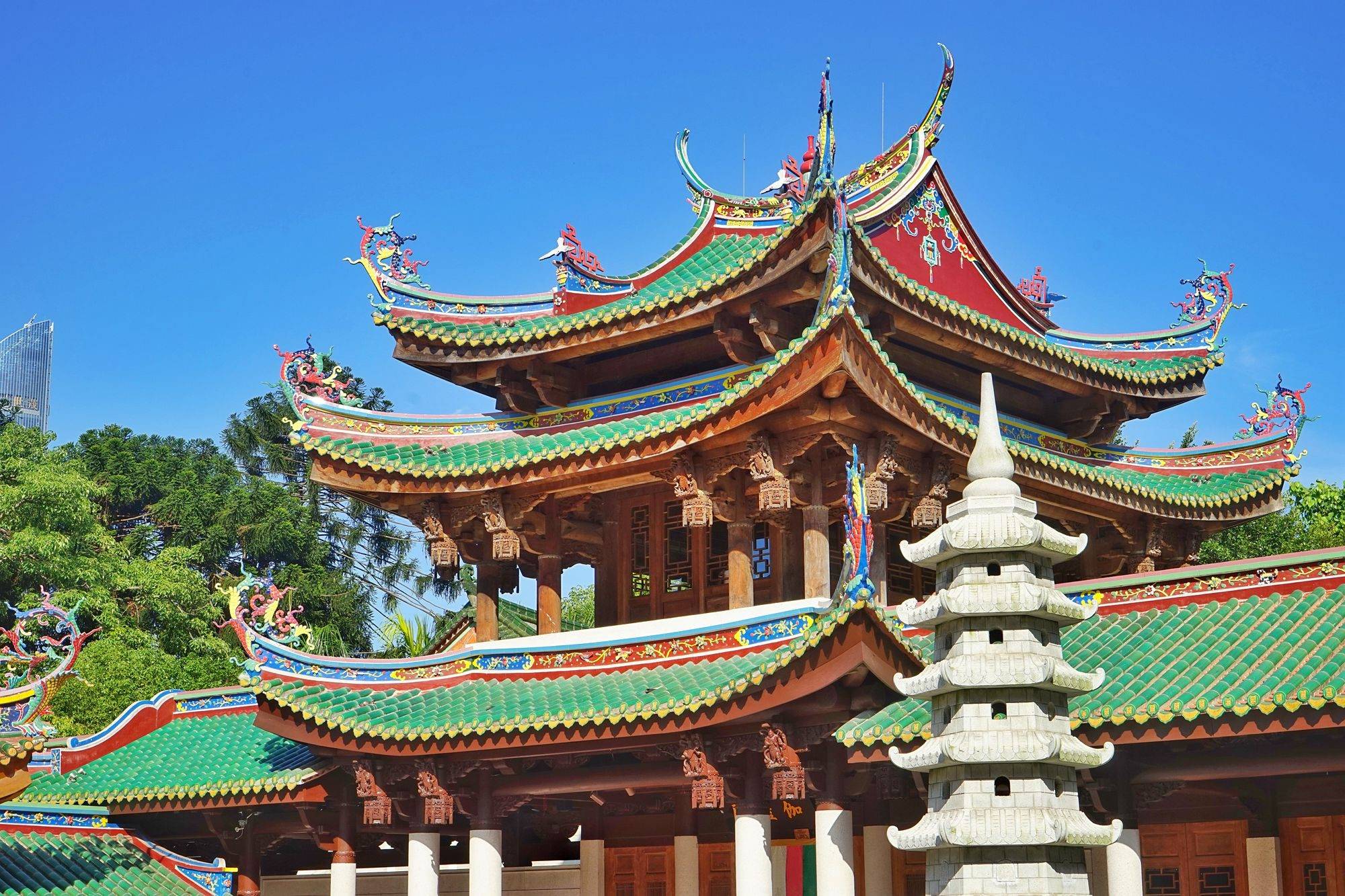 厦门南普陀寺香火传承已过千年环境优美建筑充满闽南特色