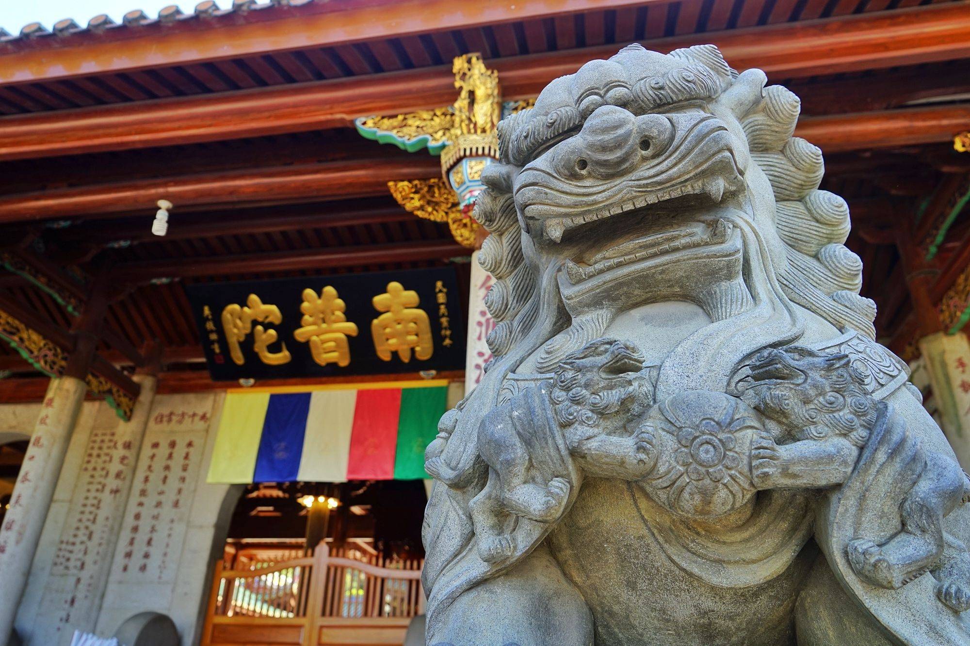 厦门南普陀寺,香火传承已过千年,环境优美,建筑充满闽南特色|寺庙|南