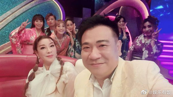 据台媒,艺人杨绣惠15日深夜突然PO出和白云的亲密合照……