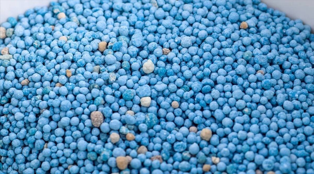 而且清亮的淡蓝色,如果你家里的花多多肥料,出现不溶解或絮状物,或者