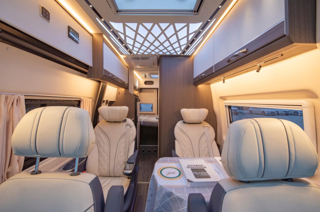 初见惊艳细品入心瑞弗启界r700b型商旅房车新标杆