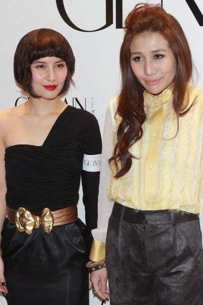 何超仪何超盈同框一个强势一个畏首畏尾两人目光相对时更戏剧