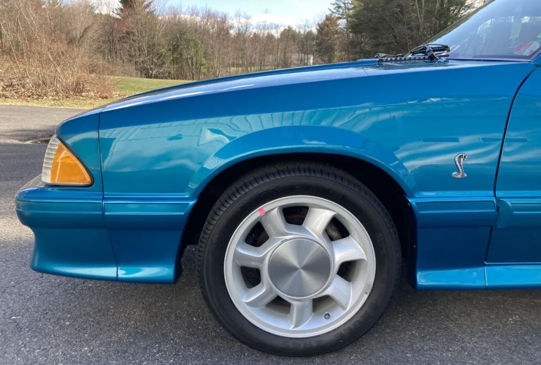 1993年第三代福特野马太像家用车了吧