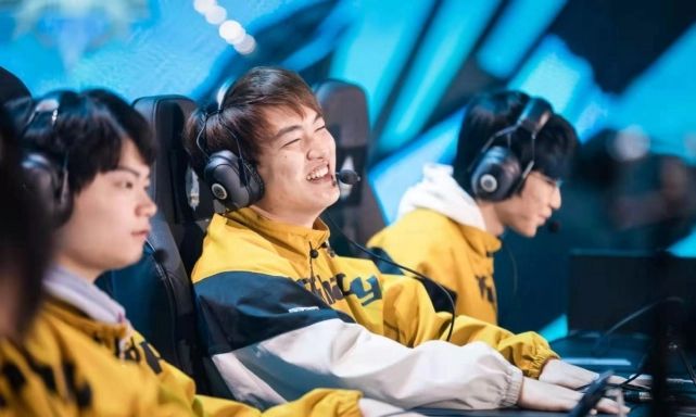 火豹席位被杨幂杨洋顾漫买下!俱乐部大改名,狼队刺痛有机会了休闲区蓝鸢梦想 - Www.slyday.coM 火豹席位被杨幂杨洋顾漫买下!俱乐部大改名,狼队刺痛有机会了休闲区蓝鸢梦想 - Www.slyday.coM