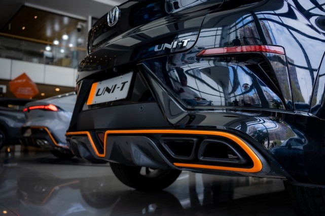 年轻人想要个性来看看长安unit不用改装就很帅了