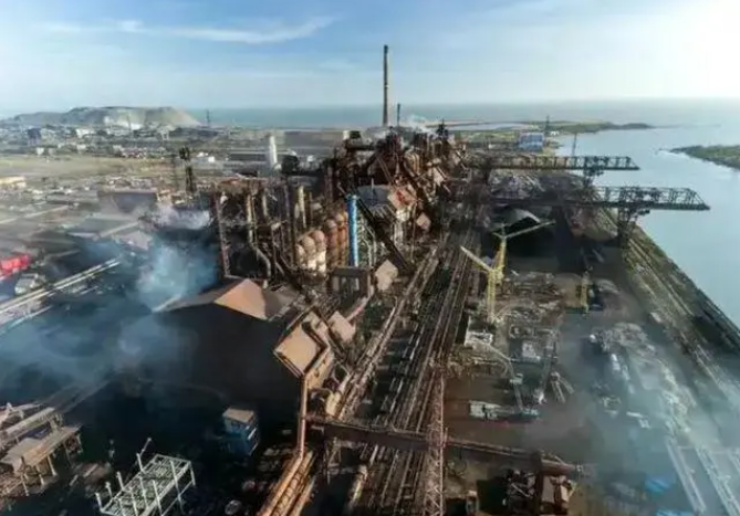 特大好消息！亚速钢铁厂的大鱼浮出水面，纷纷开始向士兵投降！休闲区蓝鸢梦想 - Www.slyday.coM