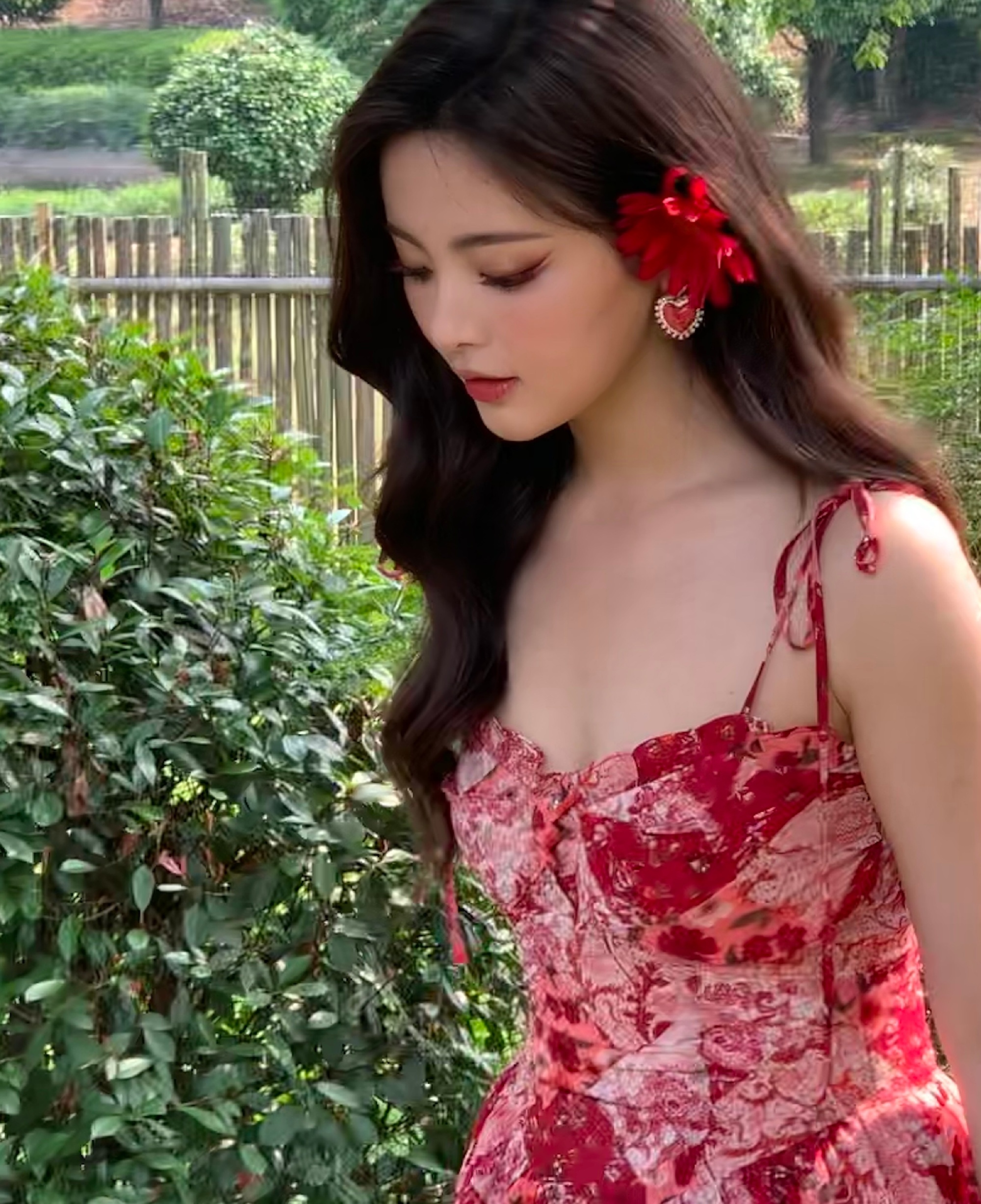 杨超越新造型好像吉普赛女郎啊