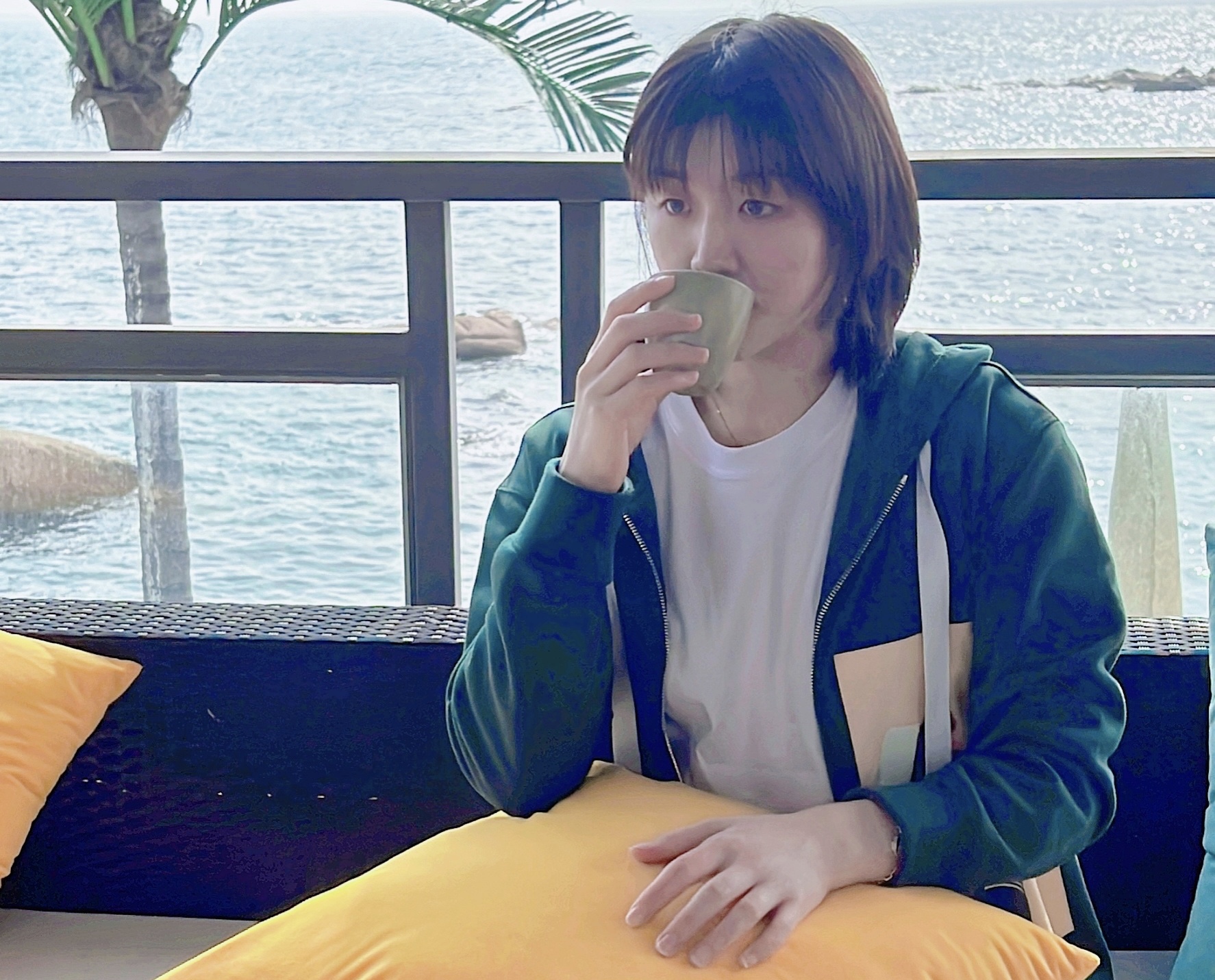 陈梦新造型亮相颜值很高在海边享受生活亚运会延期后放飞自我