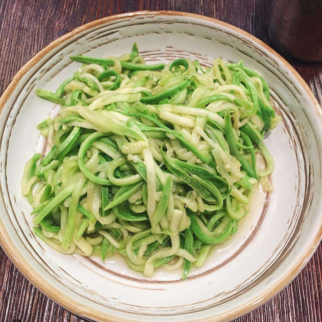 美味的炝炒西葫芦丝