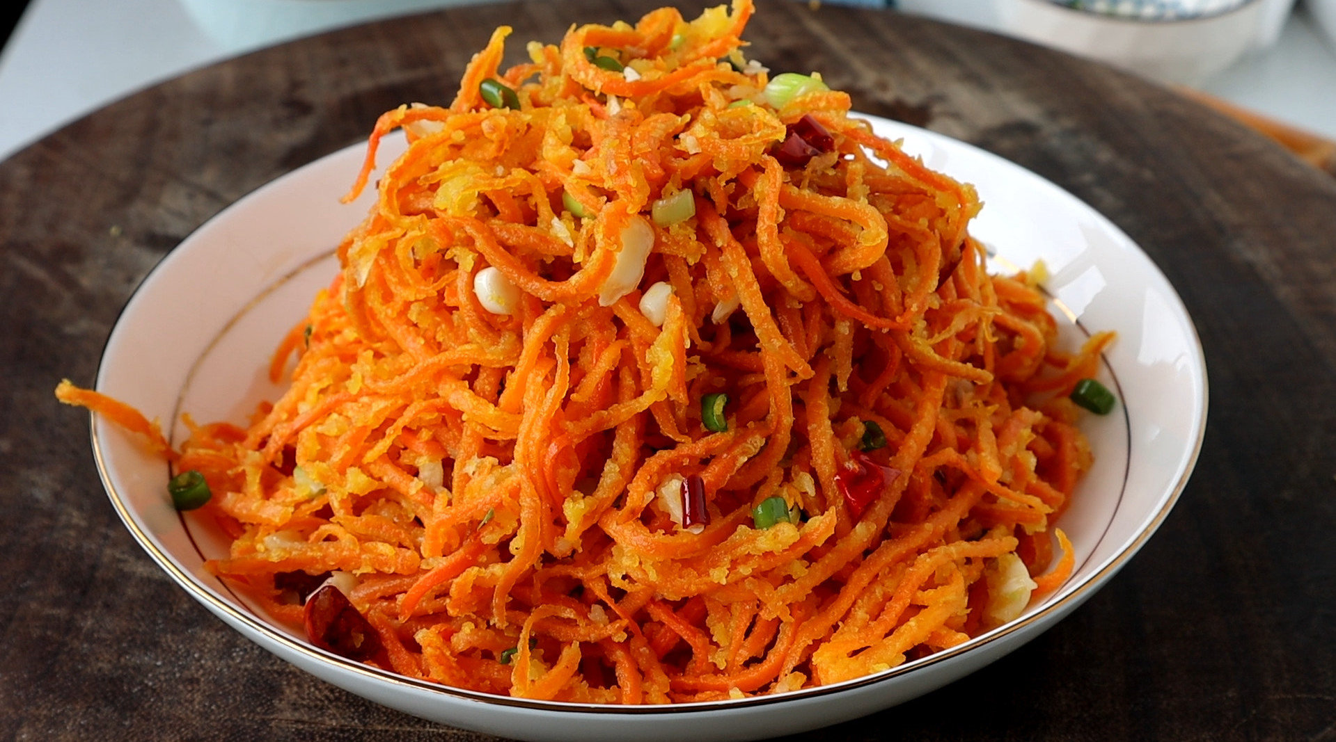 粉蒸胡萝卜丝,口感绵软入味,营养又好吃