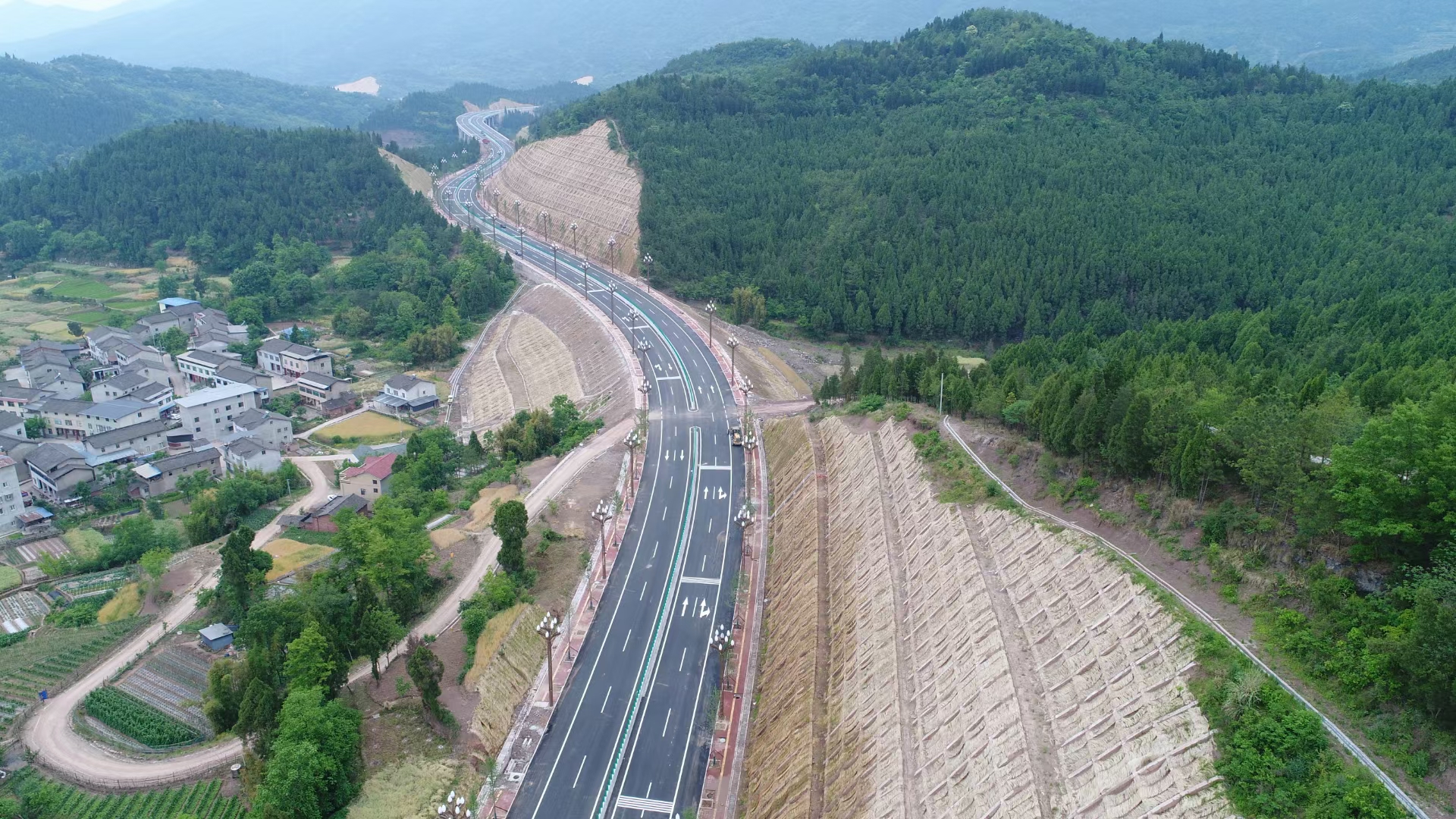 总投资917亿元国道212线元坝过境段正式通车一起来看看