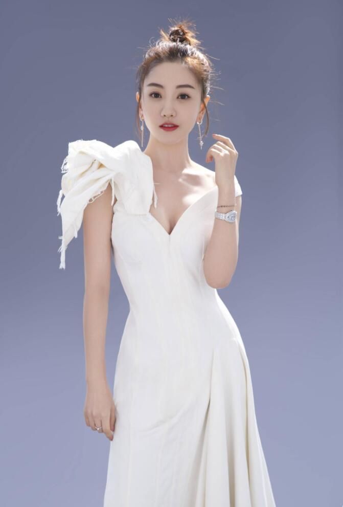 甜美迷人的杨蓉身材火辣着实性感迷人