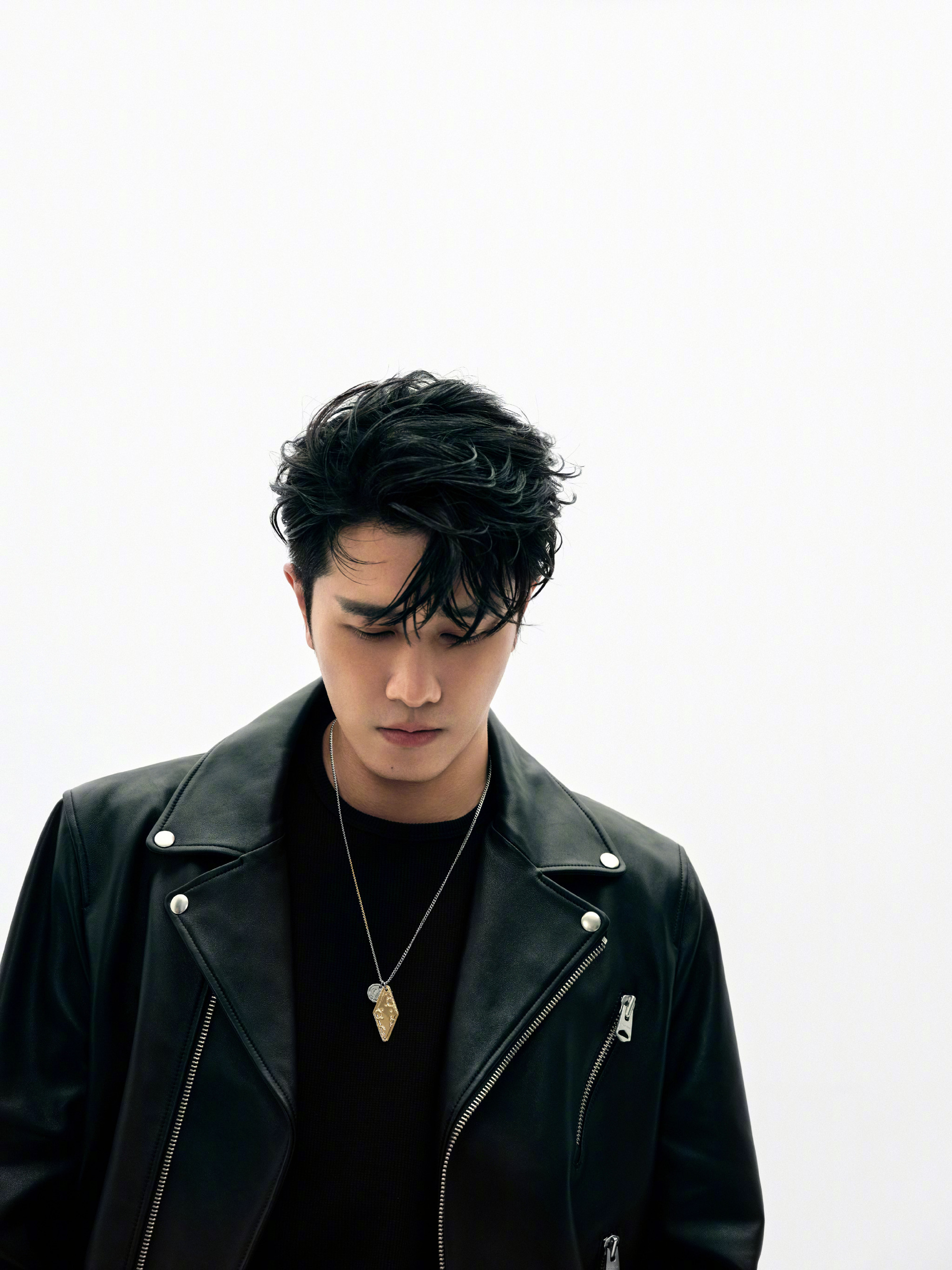 怎么会有彭冠英这么适合穿皮衣的人