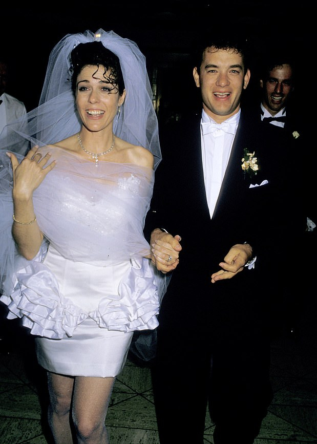 老牌巨星汤姆汉克斯和爱妻约会65岁了依然帅气结婚34年都很甜