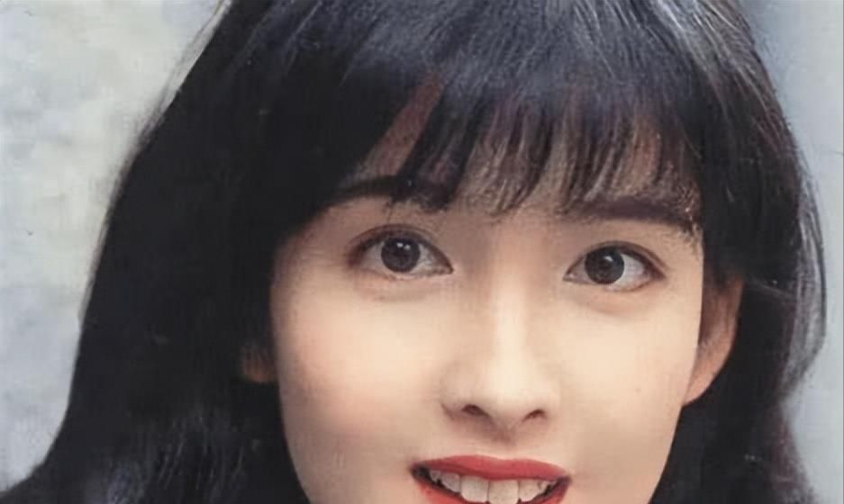 娱乐圈天生"兔牙"的女星,只服这10位,一张嘴甜度