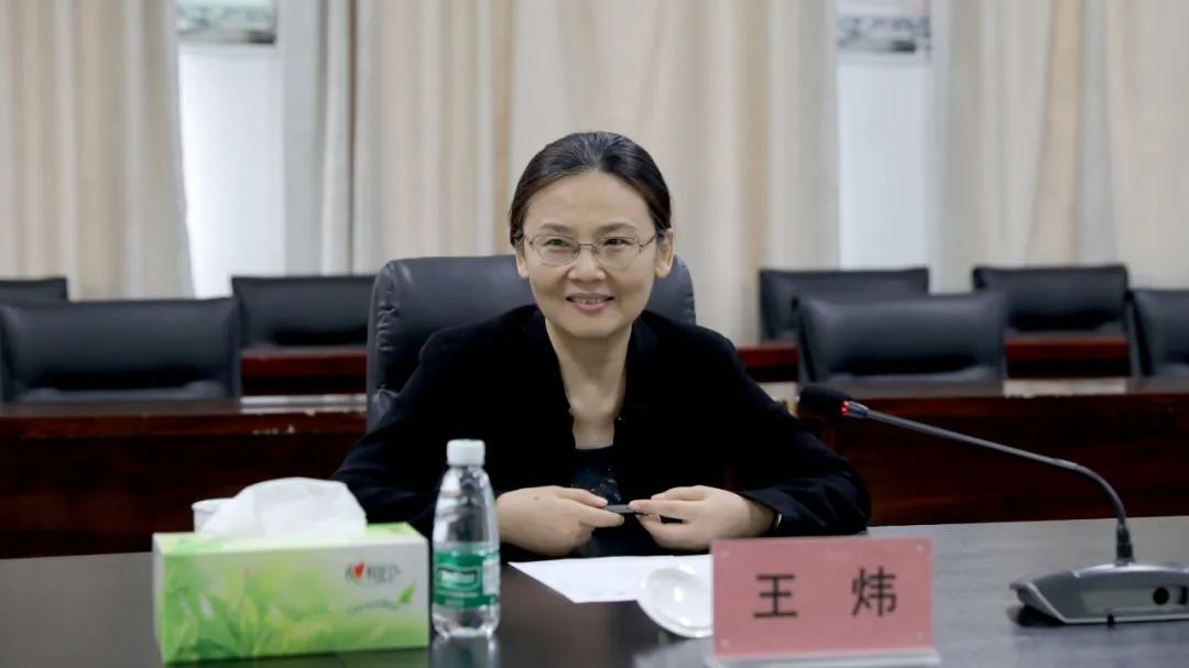 安徽省人社厅党组书记王炜一行莅临安徽万通高级技工学校调研指导