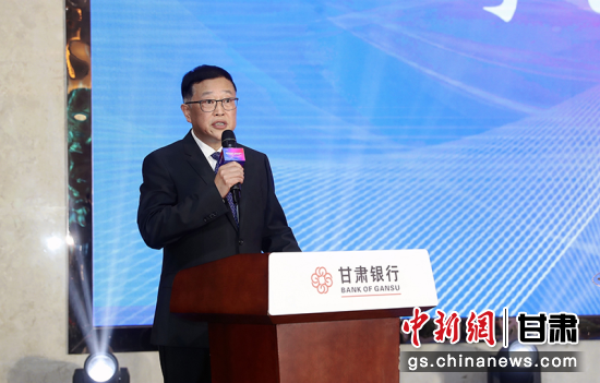 图为甘肃省地方金融监管局副局长于海波致辞.