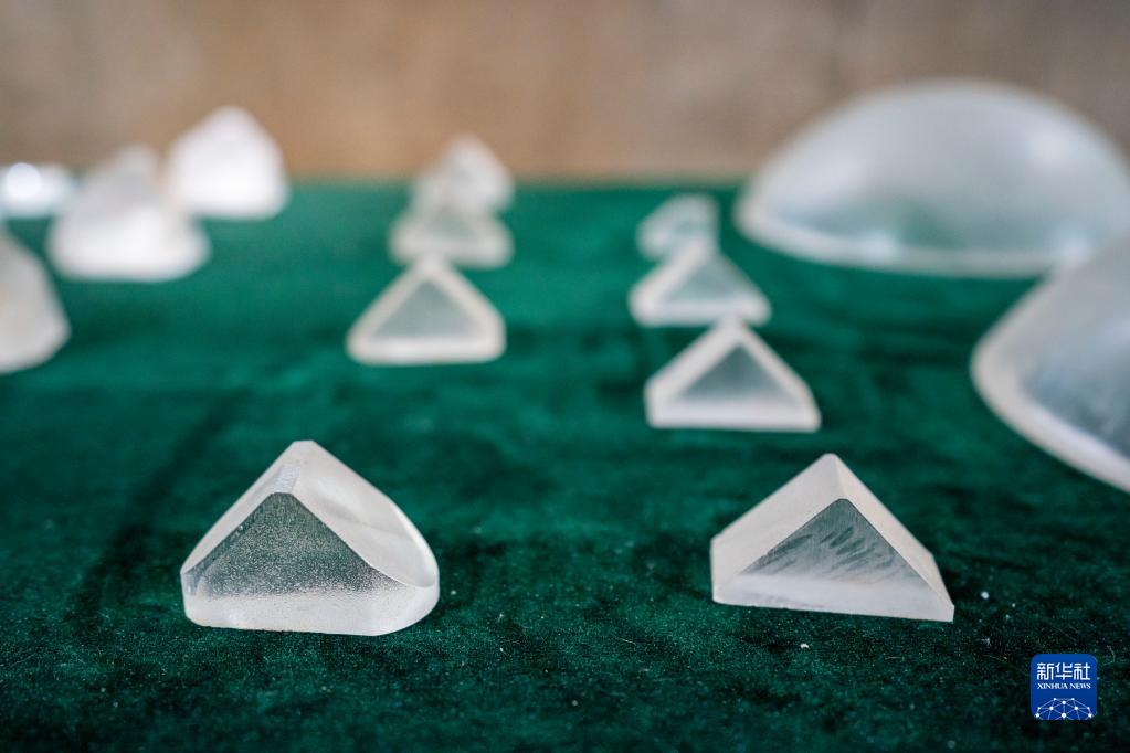 新华全媒+｜“藏”在山洞里的博物馆——中国光学历史博物馆休闲区蓝鸢梦想 - Www.slyday.coM