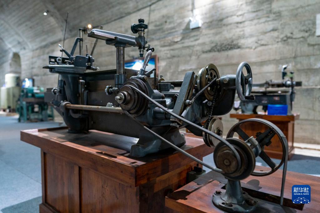 新华全媒+｜“藏”在山洞里的博物馆——中国光学历史博物馆休闲区蓝鸢梦想 - Www.slyday.coM