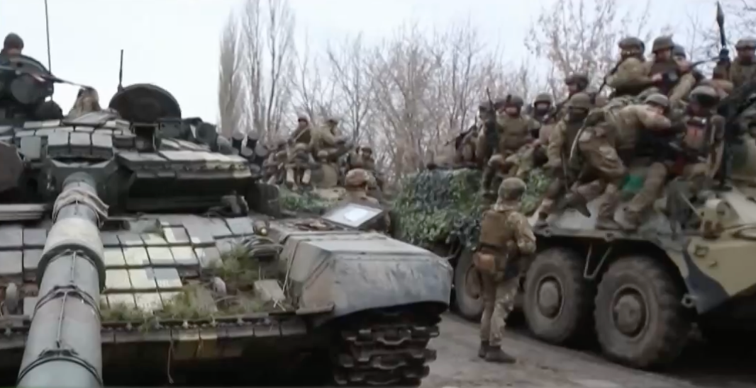 俄美或将摊牌，亚速钢铁厂一触即发，乌军亮出“扑克牌通缉令”休闲区蓝鸢梦想 - Www.slyday.coM