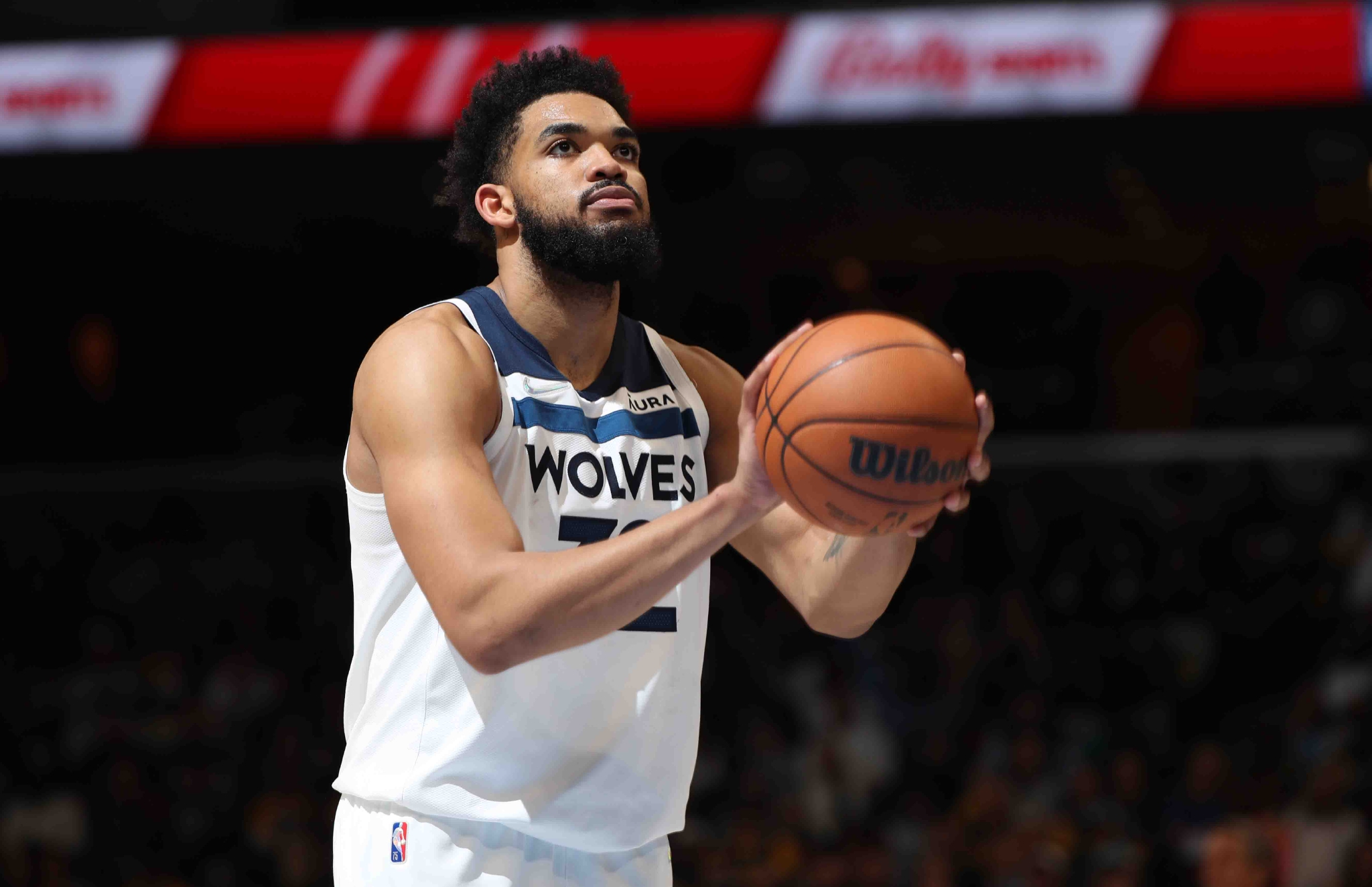 shelburne报道,明尼苏达森林狼队核心卡尔-安东尼-唐斯在周五接受了干