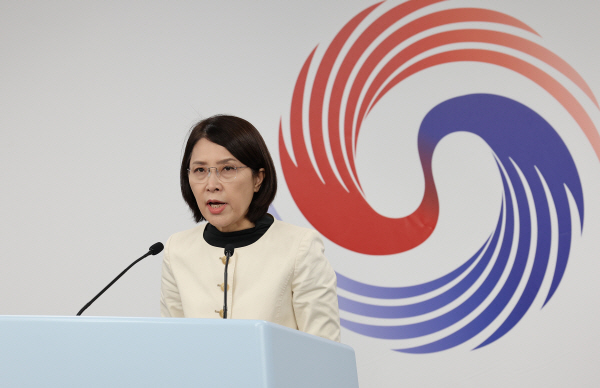 尹锡悦被批“上班迟到下班卡点”，韩总统室回称：总统没有上下班的概念休闲区蓝鸢梦想 - Www.slyday.coM