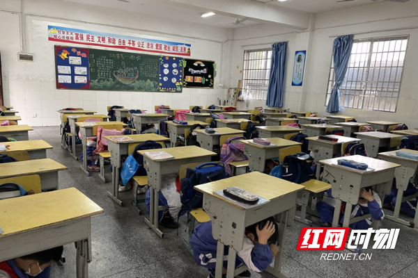提高科学防震减灾的能力,5月16日,株洲市芦淞区龙泉小学进行了防震