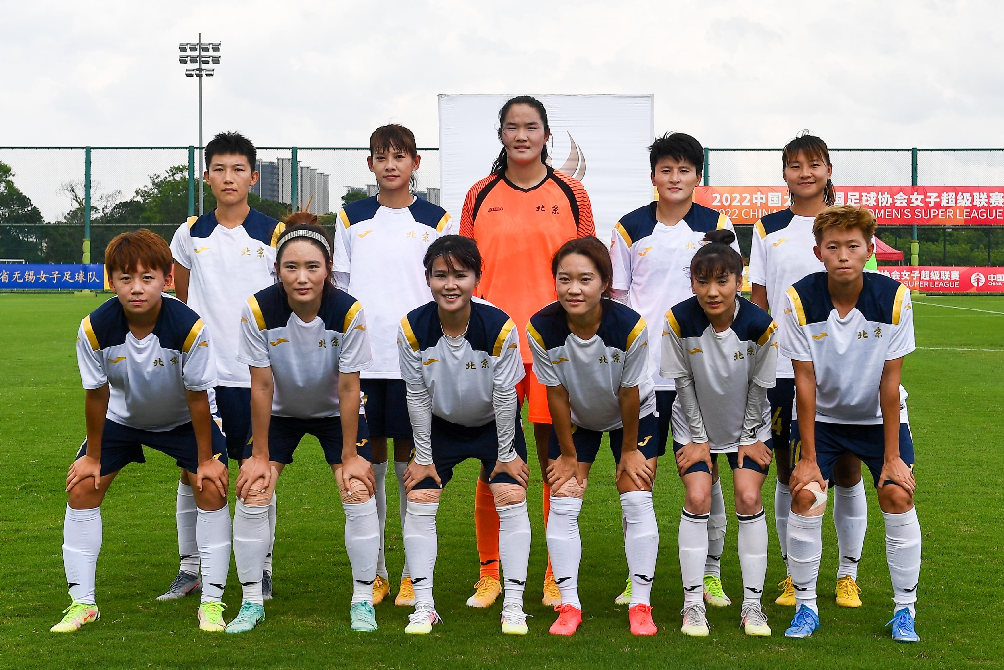 北京女足在联赛中表现惊艳，除了因为王珊珊（后排右二）加盟，还得归功于潘红艳等新星涌现。  图/新华社