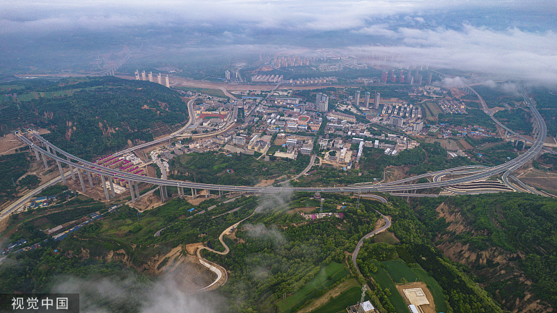 甘肃庆阳:雨后山峦云雾缭绕|甘肃省|庆阳市_新浪新闻