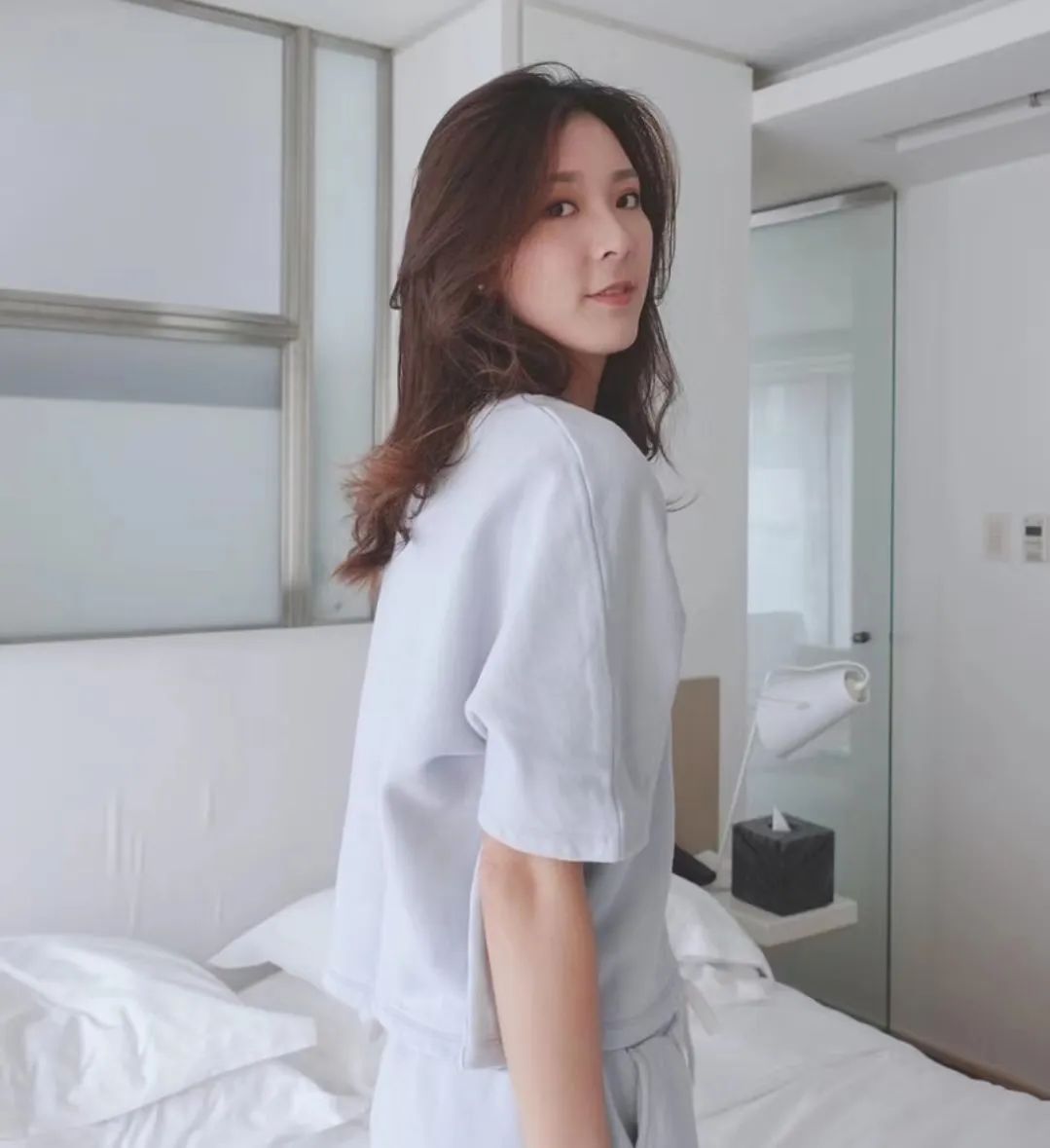 富贵！28岁香港人气女神成功转型当KOL，升级豪门少奶奶夫家家境显赫休闲区蓝鸢梦想 - Www.slyday.coM