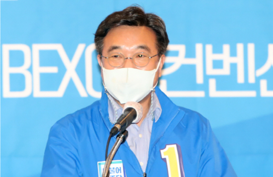 尹锡悦被批“上班迟到下班卡点”，韩总统室回称：总统没有上下班的概念休闲区蓝鸢梦想 - Www.slyday.coM