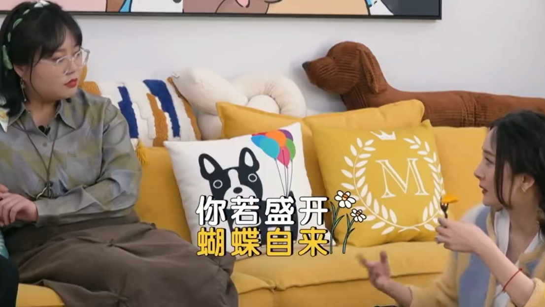 杨幂录节目被狗扑倒，一件毛衣近两万显豪气，发言疑似吐槽刘恺威休闲区蓝鸢梦想 - Www.slyday.coM