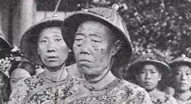 太监总管李莲英的书法,内容令人咋舌!你怎么看?|慈禧太后|敬启者|投名状|银票|现形_新浪新闻
