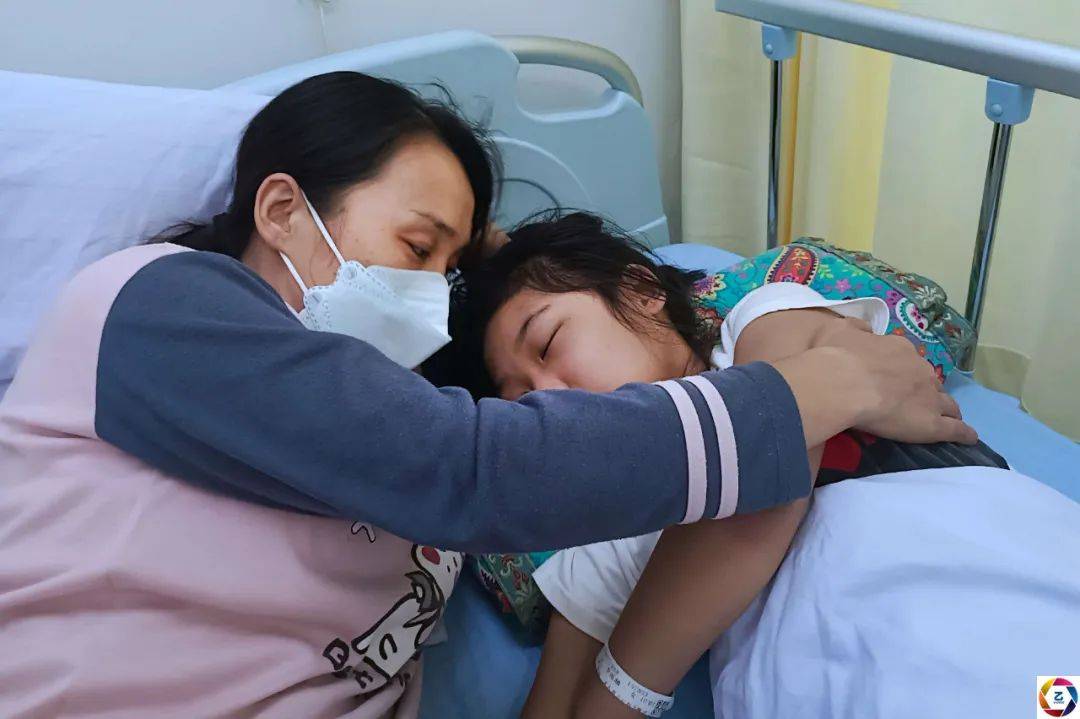 女孩患双重致命疾病心跳停止父母不放弃十几分钟后迎来奇迹