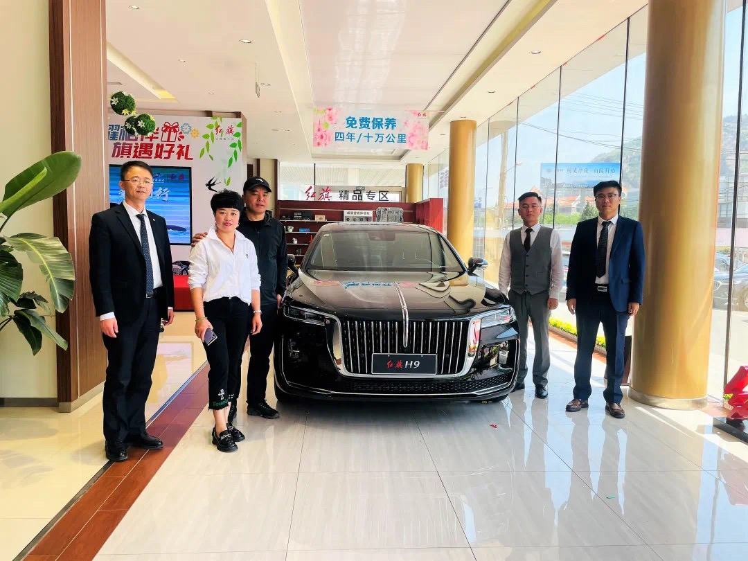 泰岳红旗红旗敬英雄荣耀运动健儿李文龙红旗h9交付仪式