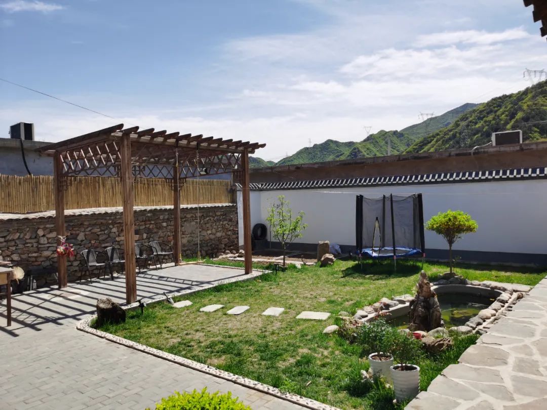 别以为城里人去农村租房是住不起城里的楼房看看这院子就知道了