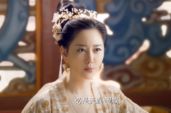 天君为了彰显对素锦族的嘉奖,所以将这个小女孩赐名素锦,用来铭记素锦