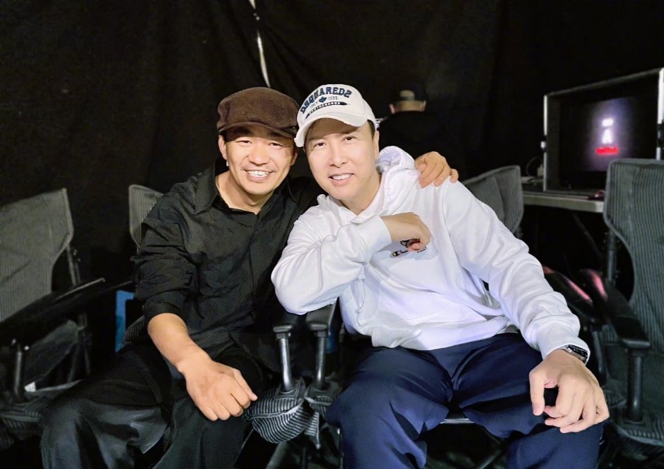 甄子丹探班王宝强合照还比比架势是不是考虑合作一部打戏啊