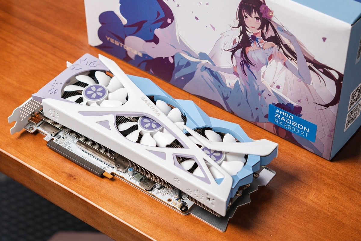 4k高性能加纯白优雅设计盈通rx6800xt樱瞳花嫁不一般