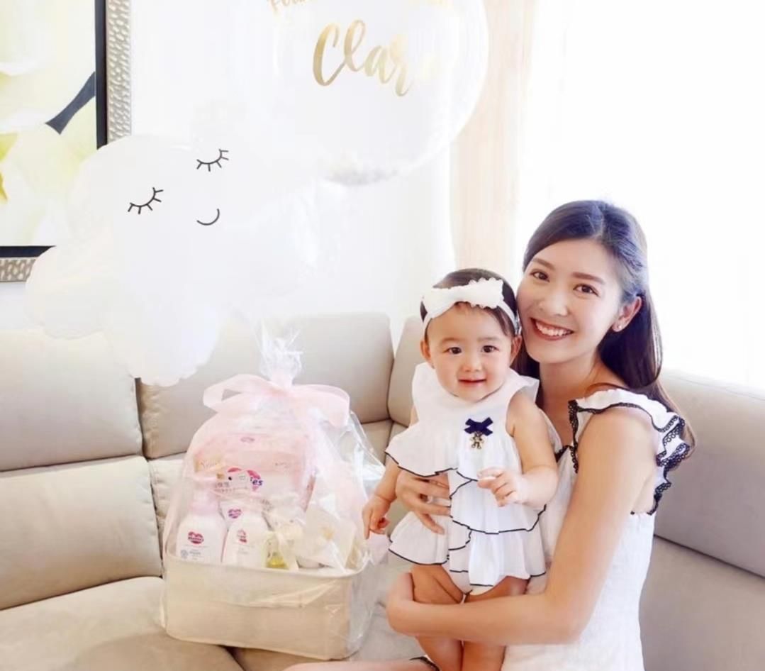 富贵!香港人气女神成功转型当KOL,升级豪门少奶奶夫家家境显赫休闲区蓝鸢梦想 - Www.slyday.coM 富贵!香港人气女神成功转型当KOL,升级豪门少奶奶夫家家境显赫休闲区蓝鸢梦想 - Www.slyday.coM