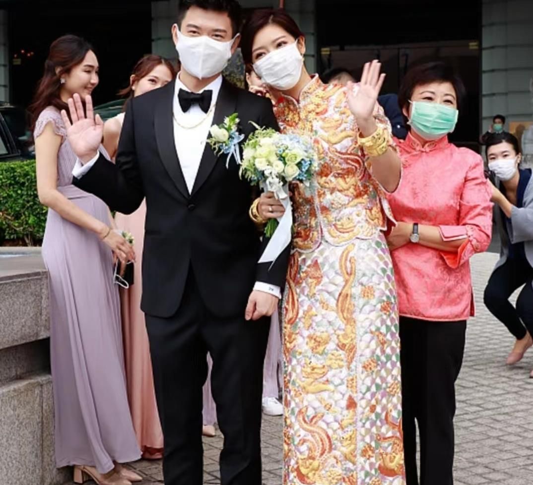 富贵!香港人气女神成功转型当KOL,升级豪门少奶奶夫家家境显赫休闲区蓝鸢梦想 - Www.slyday.coM 富贵!香港人气女神成功转型当KOL,升级豪门少奶奶夫家家境显赫休闲区蓝鸢梦想 - Www.slyday.coM