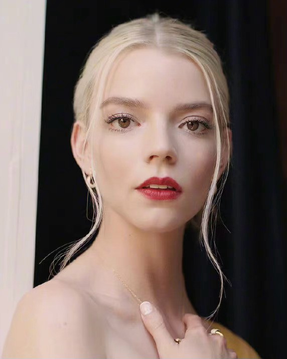 女巫女主安雅太火了，出演疯狂的麦克斯4前传，网友：安雅real火休闲区蓝鸢梦想 - Www.slyday.coM