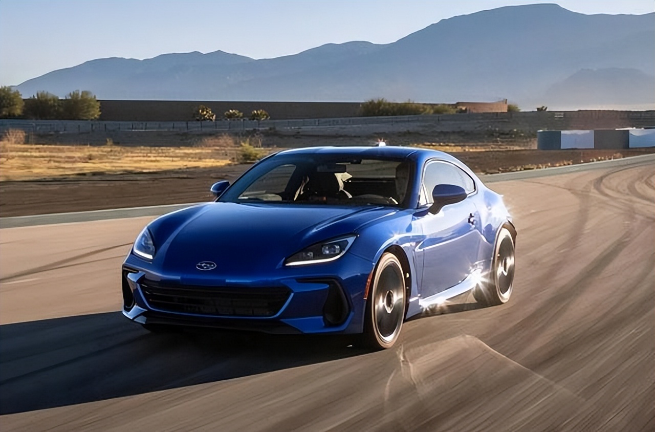 新一代斯巴鲁brz驾趣十足,圆年轻人的跑车梦