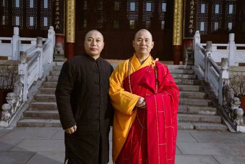 法弘与师父栖霞古寺住持隆相法师法弘创作中法弘与中国佛学院栖霞山