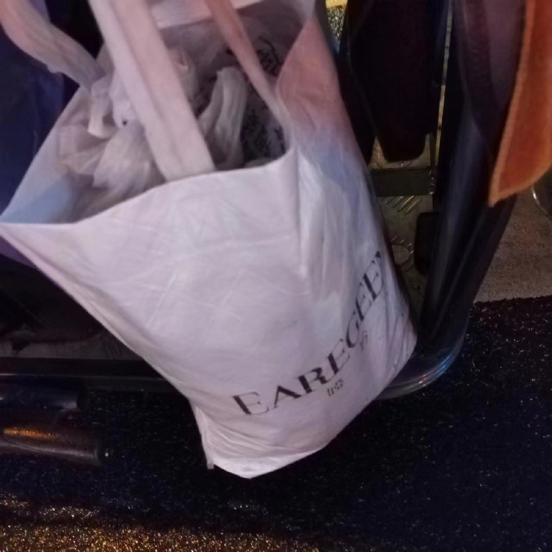 海口环卫工人捡近2万元现金 原地等1小时归还失主休闲区蓝鸢梦想 - Www.slyday.coM
