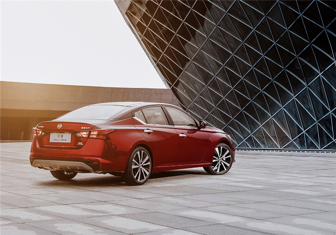 天籁又优惠了,15万不到!能感受到日产的无奈吗?