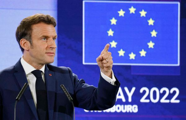 法国总统马克龙9日在欧洲未来会议上发表讲话（法新社）
