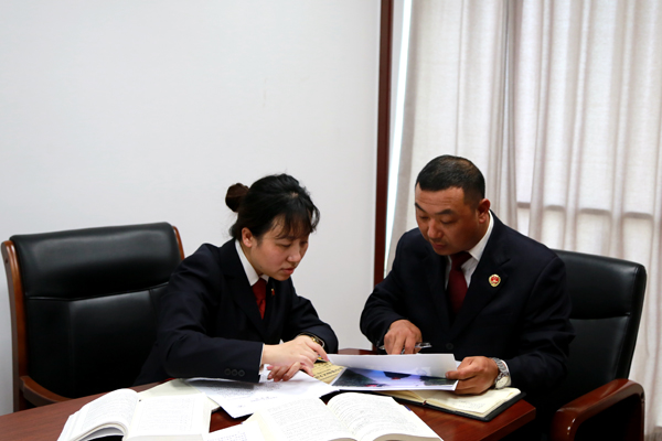 检察官化装侦查,打破罪犯"纸面服刑"的美梦|检察官|法院_新浪新闻