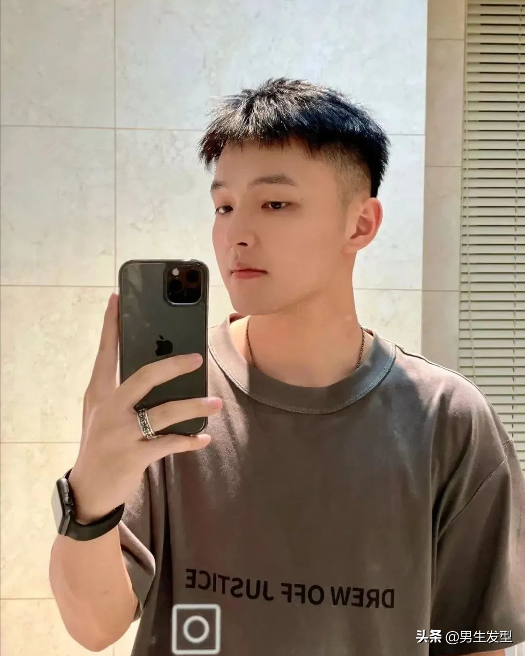 第一款:短盖头发型